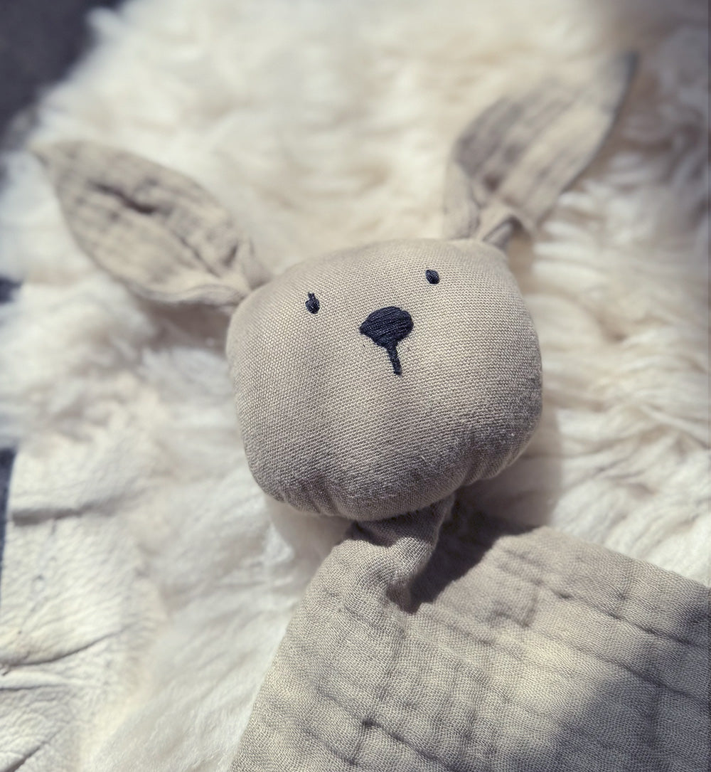 Kuscheltuch mit weichem Hasenkopf – Nähe zum Festhalten