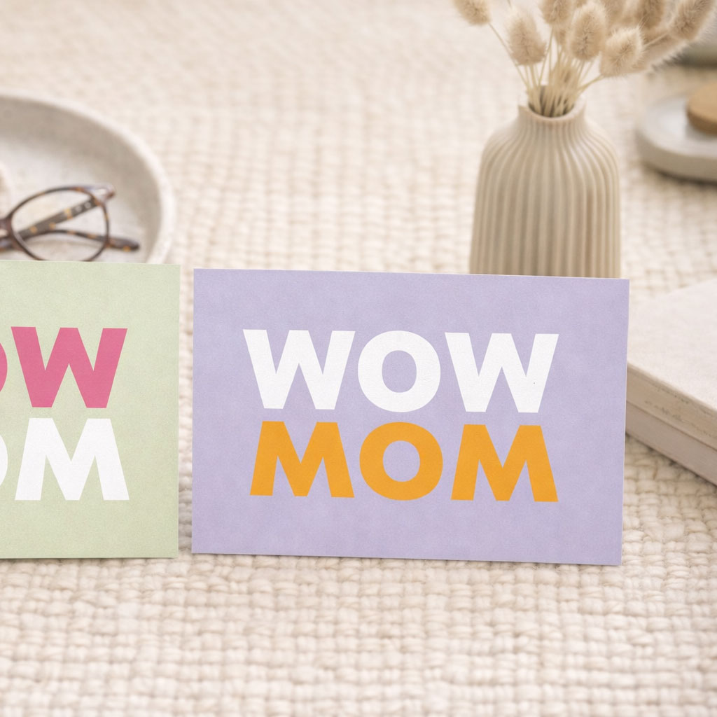 Postkarte „WOWMOM“ – Grußkarten für Mütter & werdende Mütter (VPE: 10 Stk.)