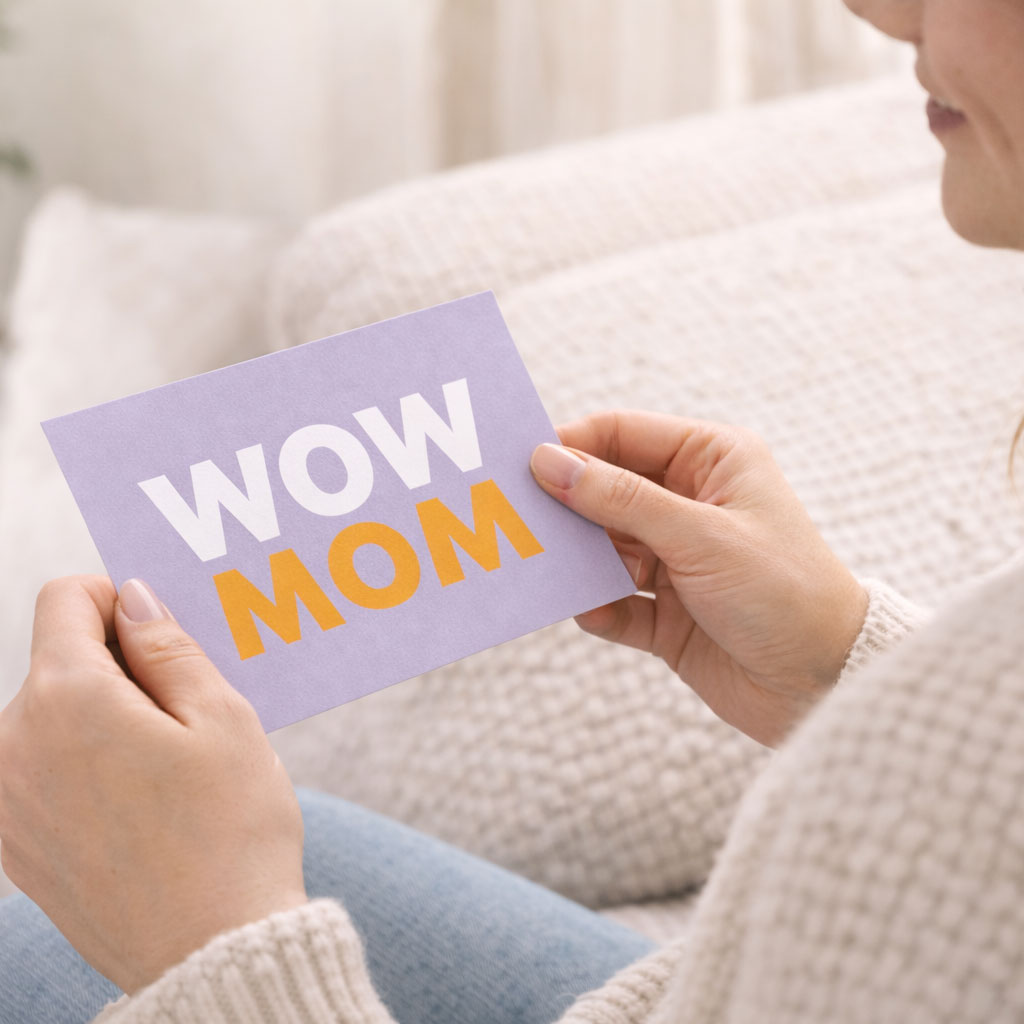 Postkarte „WOWMOM“ – Grußkarten für Mütter & werdende Mütter (VPE: 10 Stk.)